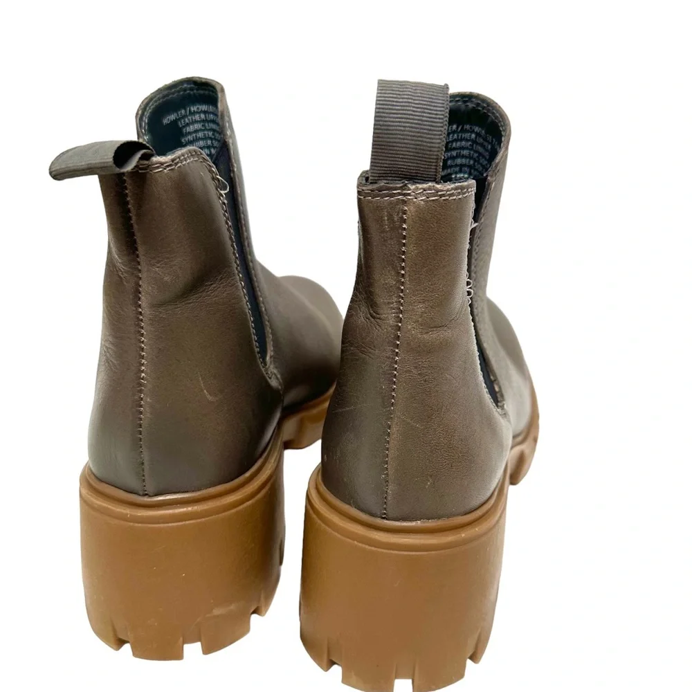 Steve Madden Howler Grey Boots. Size 7 1/2M. NWOB